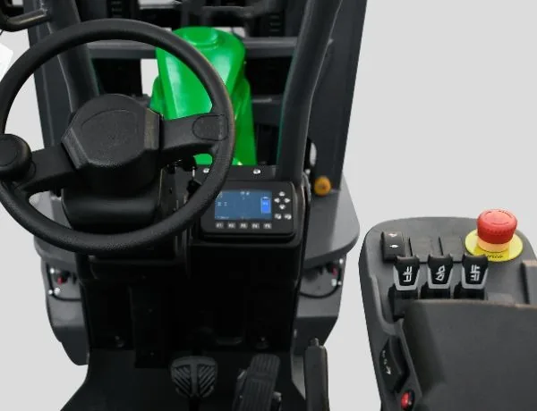 Los controles dispuestos ergonómicamente mantienen las funciones principales al alcance para una operación fluida y eficiente.