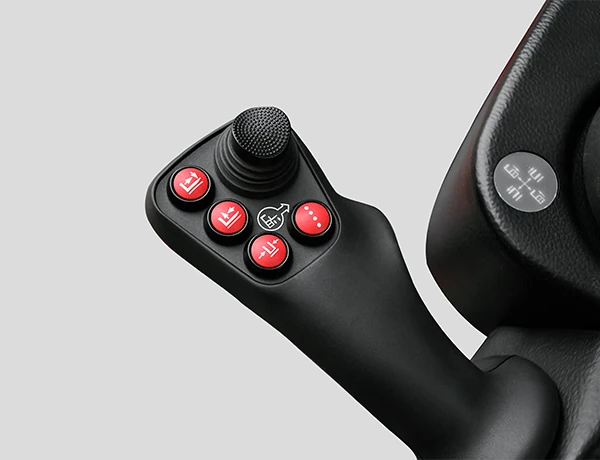 Los controles integrados ergonómicamente mantienen las funciones principales al alcance para una operación cómoda y eficiente.