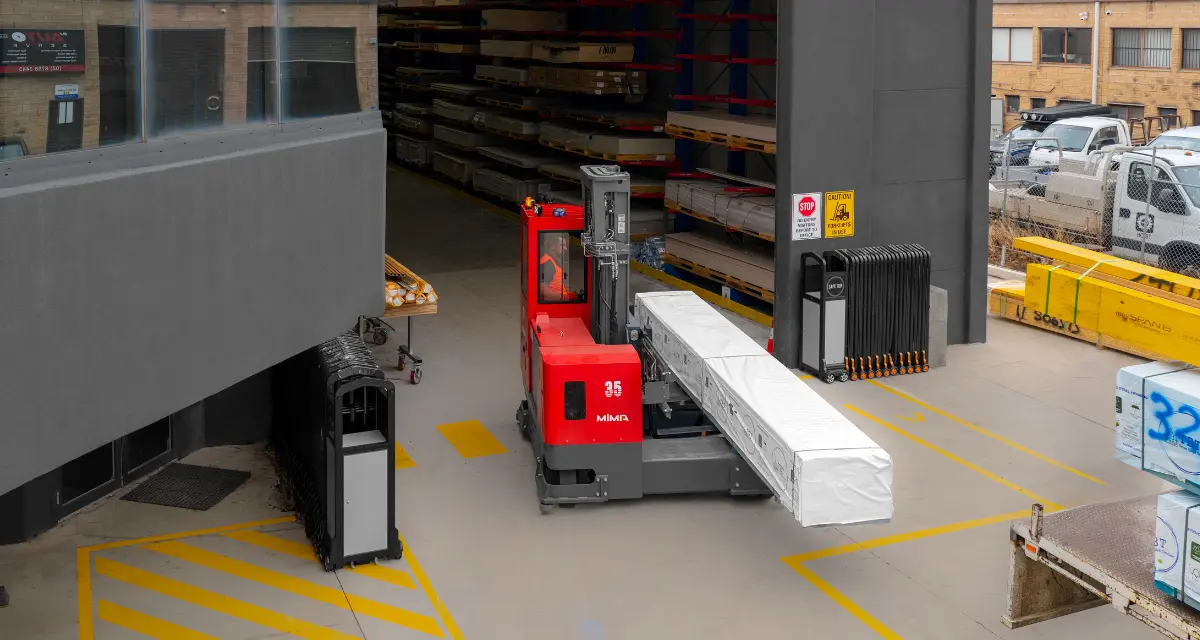 Multi-directional forklift handling long materials