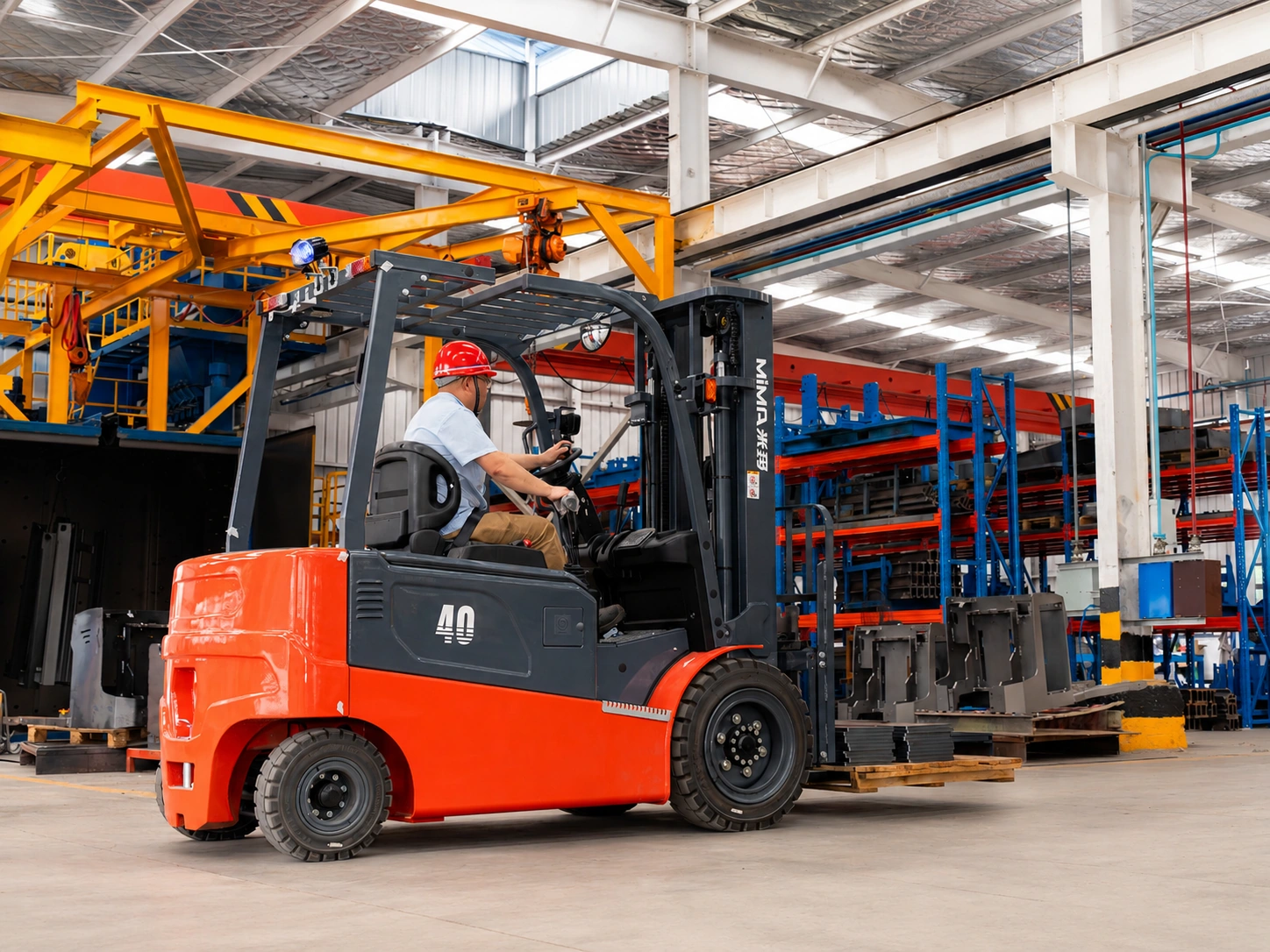 Equipos eléctricos MiMA para movimiento de pallets y manejo de materiales en almacén